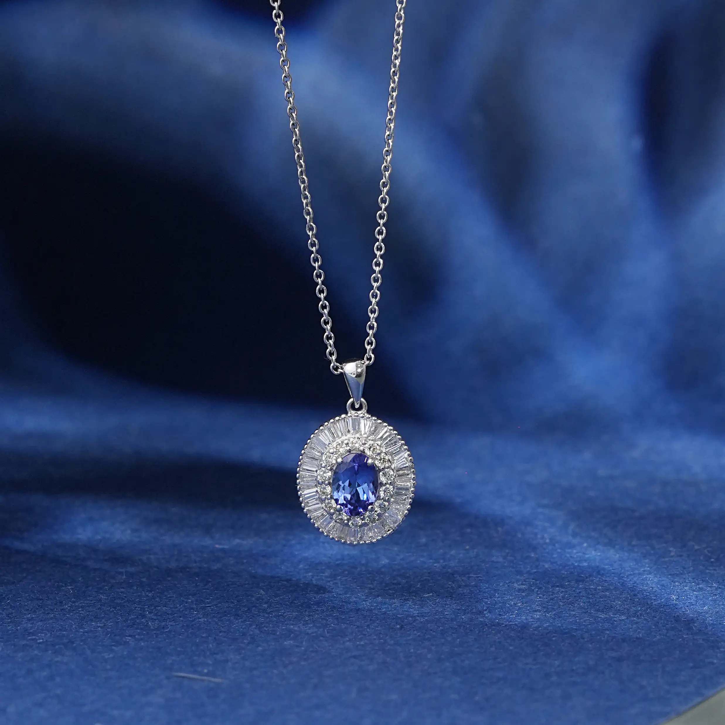 Tanzanite & Diamond White Gold Necklace in 18 Kt - Image 4