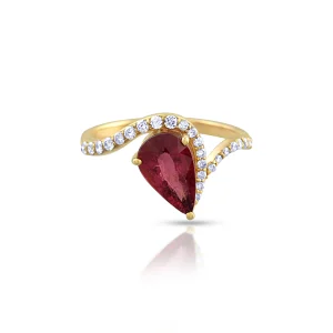 Crimson Curve ring in 18 Kt